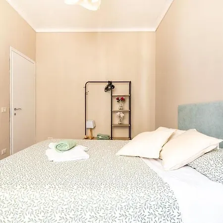 Modern 2br W-balcony E Ac Near Vaticanmuseums